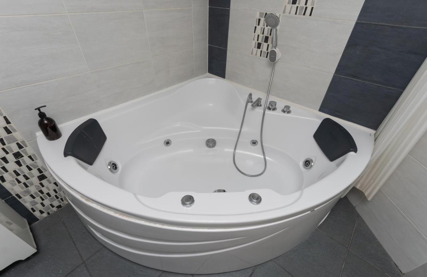 Flat24 On Lesi Ukrainki 3 Apartamento Kiev Exterior foto