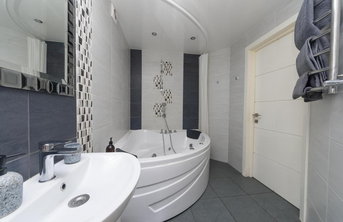 Flat24 On Lesi Ukrainki 3 Apartamento Kiev Exterior foto