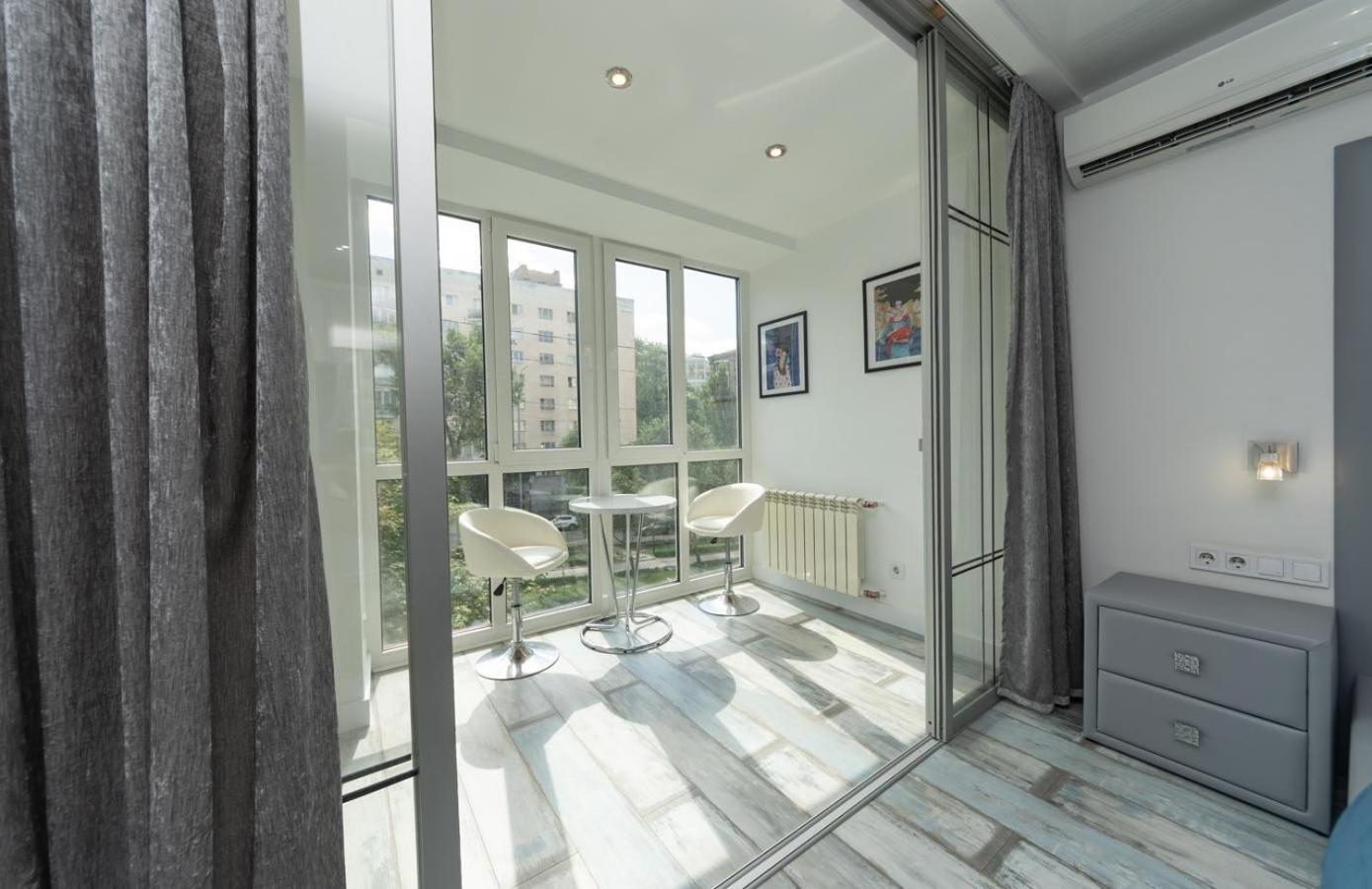 Flat24 On Lesi Ukrainki 3 Apartamento Kiev Exterior foto